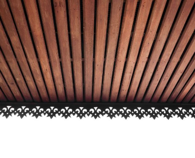 Forro de madeira aplicado em área corporativa sofisticada