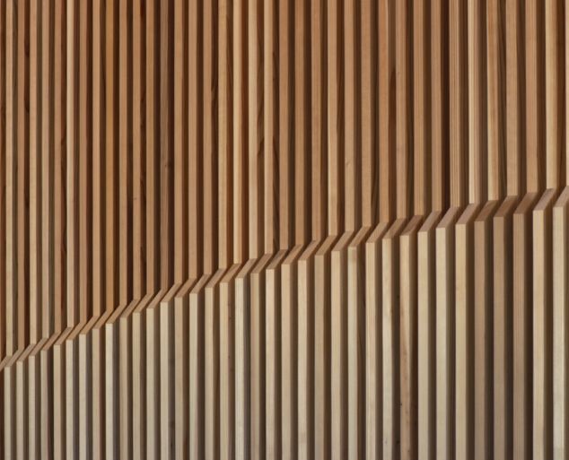 Deck de madeira com iluminação embutida